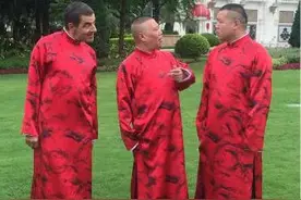 喜剧巨星憨豆出行没有助理不带保镖行李都自己拿图片