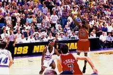 荡气回肠：横跨70年，NBA季后赛历史上最伟大的压哨绝杀！图片