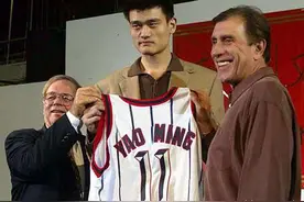 姚明正式入选名人堂：回顾姚明十大NBA瞬间图片