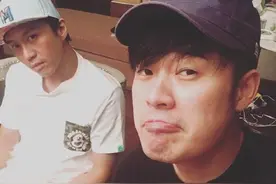 陈赫邓超合影 陈赫：和老人聚会图片