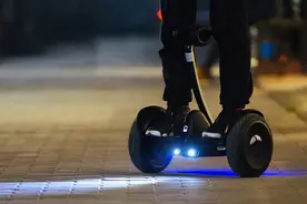 沪不准电动滑板车、平衡车上路是关爱图片