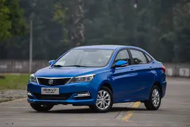 试驾长安悦翔V7 1.0T 手动挡图片