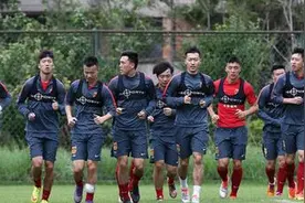 中韩之战国足将披黄色战袍 新战袍十二强赛首亮相图片