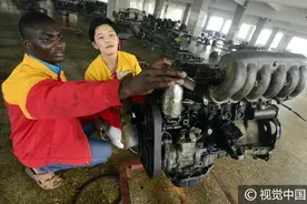 济南：漂洋过海学技术，加纳小伙学汽修成校园焦点图片