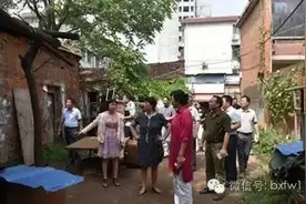 县委书记刘艳丽询问沿街商户对创卫工作的看法和意见图片