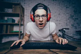 小说：与飞鼠一起，带着纳萨力克穿越异界图片