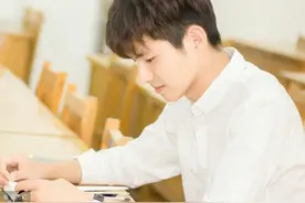 小说：单亲妈妈和前夫复合，一直暗恋她的上司第一时间选择摊牌图片