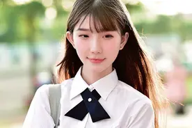 小说：与势利女友分手，穷小伙摇身一变成了富豪，还买了百万豪车图片