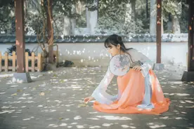 小说：手下：少主，您今天吃药了吗？穆黎：我没病吃什么药？图片