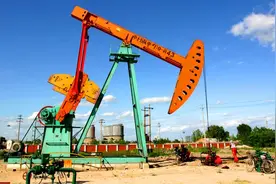 伊朗运往中国的石油很便宜，怎么国内的油价还一直在上涨呢?视频封面