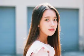 小说：小金雕在出生以后，它们在父母的引导下要纵身跳下悬崖图片