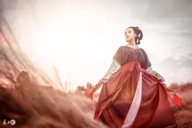 小说：妻子出差归来，丈夫满心欢喜迎接，不料看到妻子膝盖的淤青图片