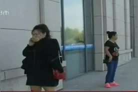 26岁女孩得知身世之谜，上电视寻找亲生父母，新闻播出后有回应？视频封面