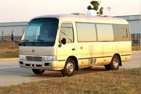 房车推荐：最不像房车的中巴房车——真正的实用主义者考斯特房车图片