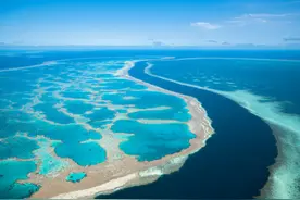 世界上最大、最小、最美的海，去过一个就很了不起图片