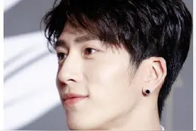 井柏然为什么多年一直佩戴这只黑色耳钉，背后的原因很感人！图片