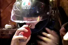 搞笑gif图：哥刚提的新车，你羡慕嫉妒恨吗？图片