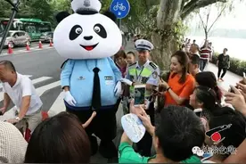 杭州交警网络直播首秀，交警蜀黍与电台主播成了“网红”图片