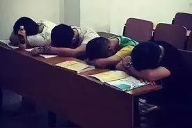 幽默笑话  新兵要尿尿，请您指示图片