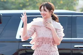 首尔电视剧大赏红毯上，穿韩服的她赢了~图片