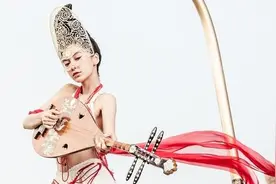 诗《忆昔》一曲霓裳醉未央，今日五陵别酒香图片