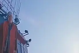 男子进了女厕所，竟然变成小女孩，逃过一劫视频封面