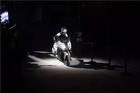 新车上市：BMW摩托车发布新款C 650 GT，售价14万图片