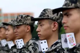 大学开学季，那些让人眼亮的奇葩军训图片