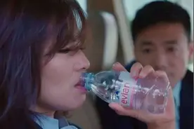 为什么那款叫“依云”（evian）的矿泉水卖这么贵？图片