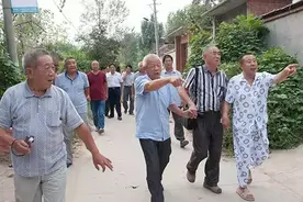 难忘红色情缘 红五军军长董振堂将军后人来界首寻“亲”图片