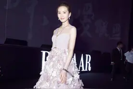 芭莎慈善夜王源：你们随意，我吃好就好图片
