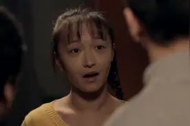 小姑娘大晚上不睡觉在家里敲盆怒怼自己抚养权的老爸视频封面