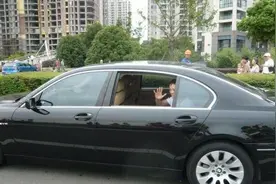 宝马760内饰奢华高档，就连IT界一哥也情有独钟图片