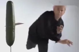 电影中扑克牌玩法上百种，赌神的飞牌绝技，简直是一项武器视频封面