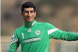 伊朗门将绝技引关注 抛球直接过中线打快攻图片
