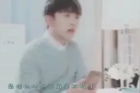 网友深夜校园偶遇易烊千玺，还和刘昊然逛操场？然而没那么简单视频封面