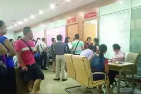 新闻眼 | 上海市民排队离婚“挤爆”民政局，这是为啥？图片