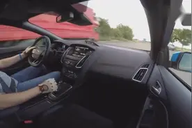 福克斯RS加速性能测试，这样的手动挡钢炮开起来简直太爽了！视频封面