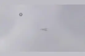 美国实拍新型超高速飞行器，是飞碟还是新式飞机？视频封面