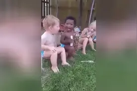 让你嘚瑟，小黑孩最后一脸懵逼样！图片