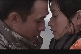 女友误踩地雷，兵哥哥舍命代替女友踩地雷图片
