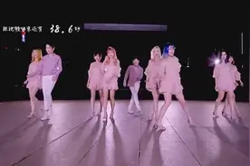 最后一排的妹子太好看了，你应该是领舞