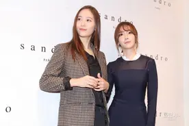 160909 养眼姐妹花！Jessica与Krystal出席香港品牌开业活动图片