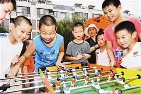 什么？！用鞋盒和晾衣夹就能做出让孩子尖叫的桌上足球？图片