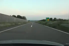 外国高速公路不限速真爽，开到200码，体验不一样的驾驶乐趣视频封面