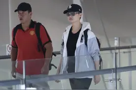 走出气势来！李宇春扮酷现身人气爆棚 向众迷妹挥手全程高冷脸图片