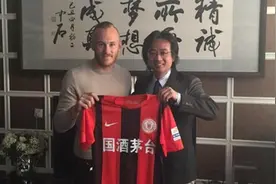 外援吐槽中国酒桌文化:不喝不礼貌 曾有人半醉状态参加足球赛图片