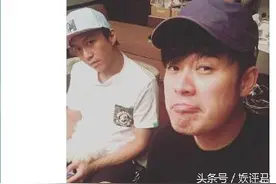 陈赫发微博晒与邓超合照：和老人聚会图片