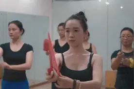 任性！美女辞去外企高薪工作，竟然只为了一心跳舞！视频封面