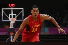 周琦之后最潜力的混血中锋！北京暂不让他打CBA意在精雕细琢！图片